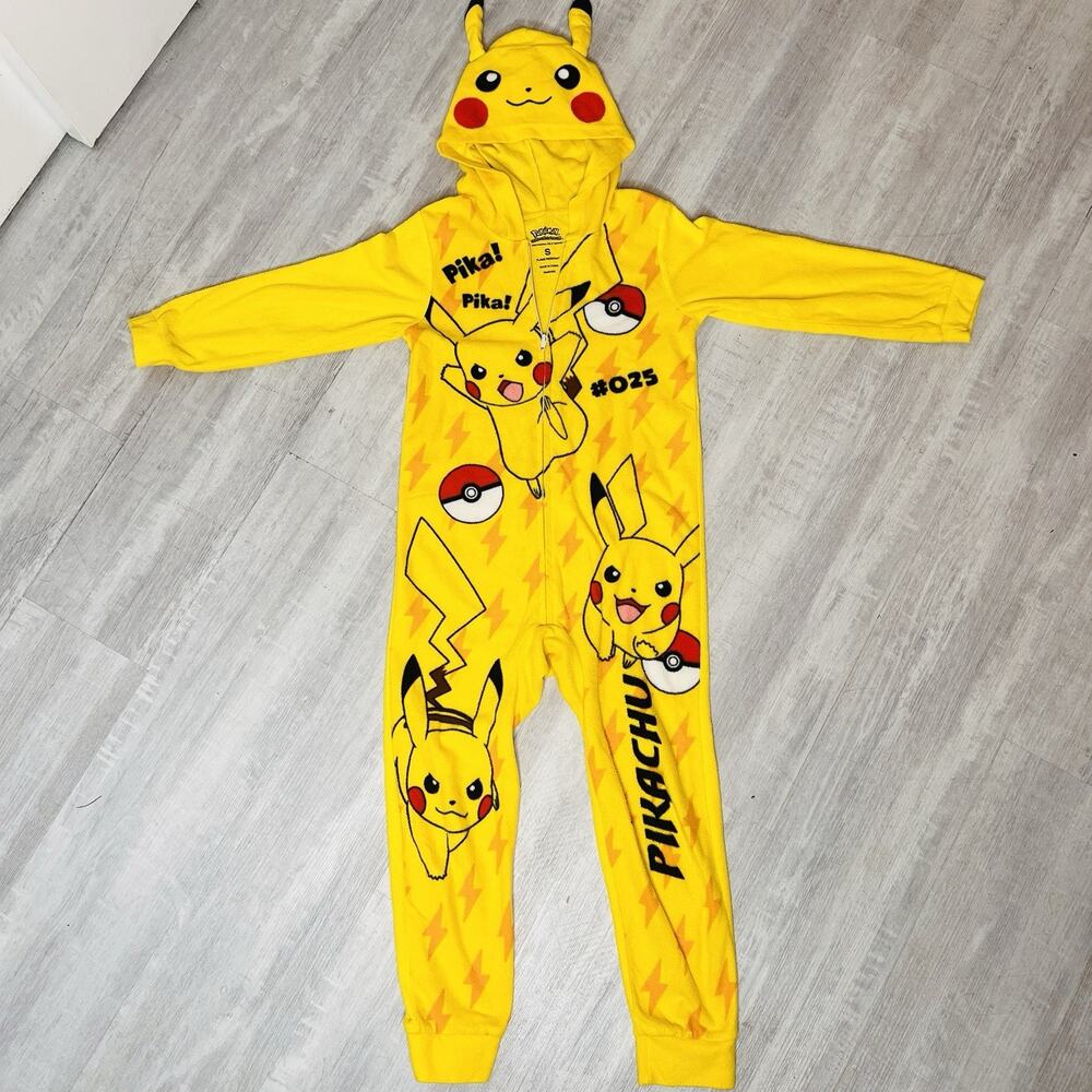 Pokemon Pikachu Yellow Pajama Jumpsuit Kids Size Small